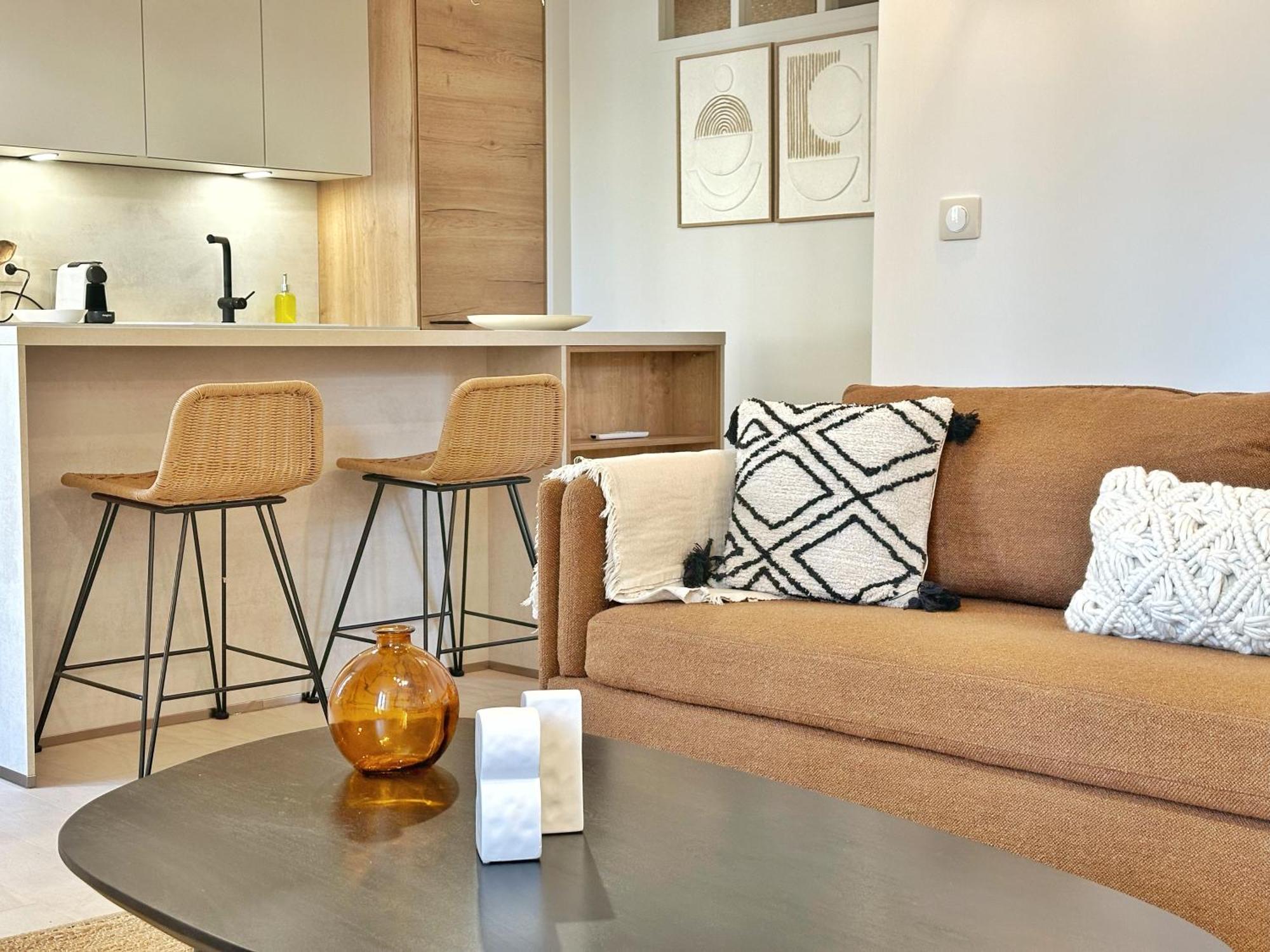 La Maison Cavet 5 Appartements De Standing Au Coeur Du Village 滨海萨纳里 外观 照片